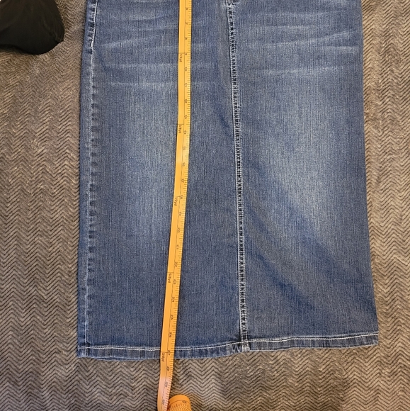 Knee Length Denim Skirt 9/10 - Picture 5 of 7